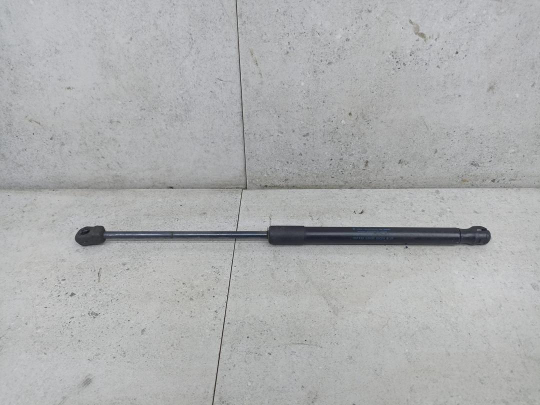 амортизатор капота BMW X5 E70 2010, 51327148346 - фото №1