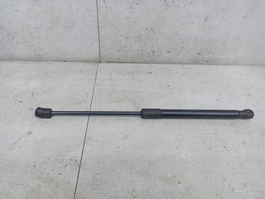 амортизатор капота BMW X5 E70 2010, 51327148346 - фото №1