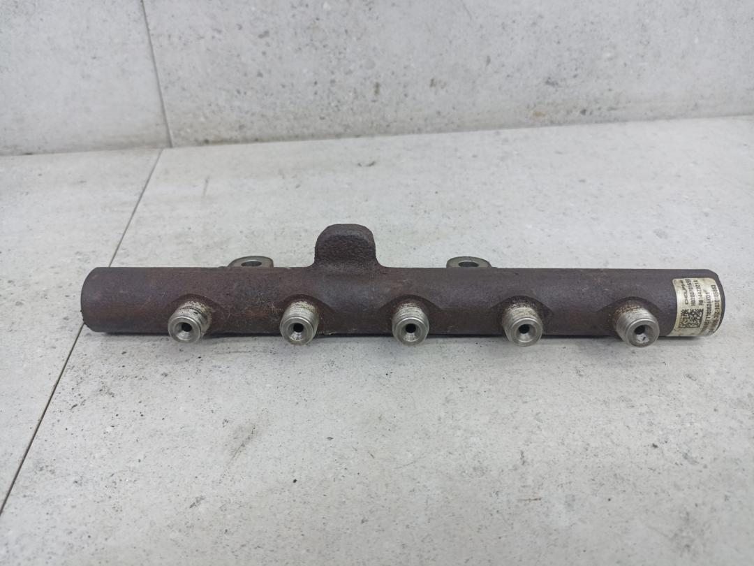 топливная рампа Renault Duster 1 поколение 2012, 9307Z517A, 8200669695 - фото №1