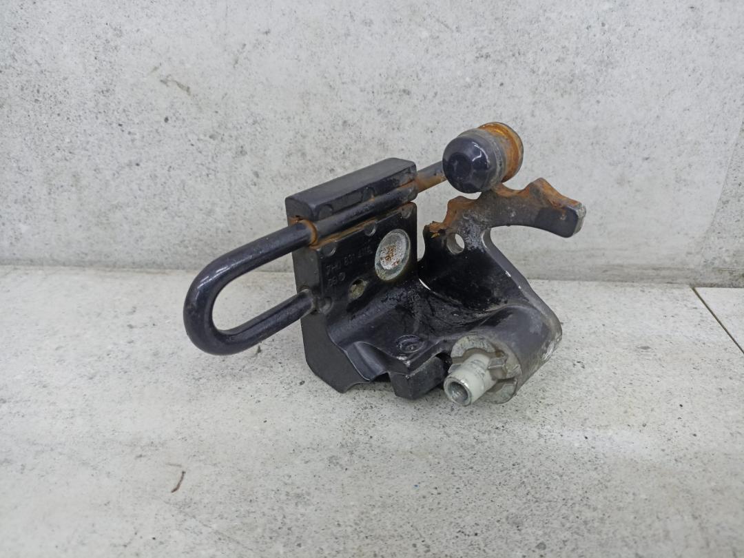 петля двери Volkswagen Transporter T5 2008, 7H0831411A - фото №1