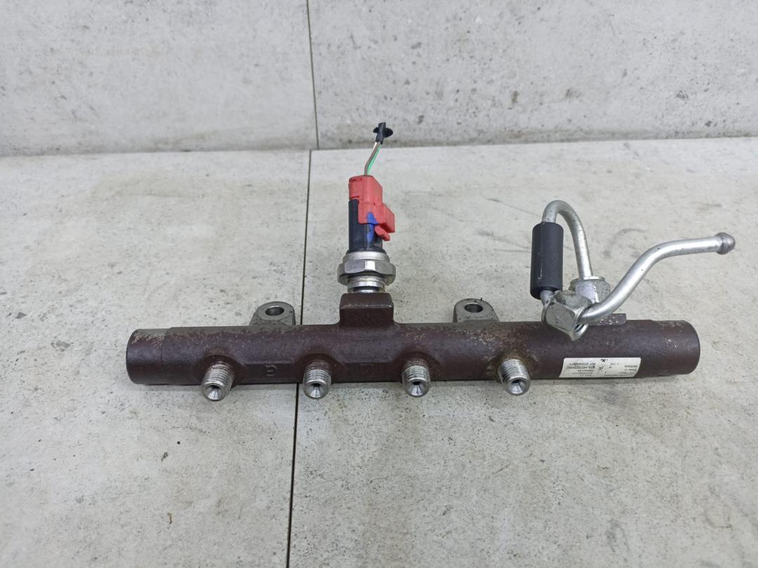 топливная рампа Renault Megane 3 поколение 2012, H8200296867, 8200815617 - фото №1