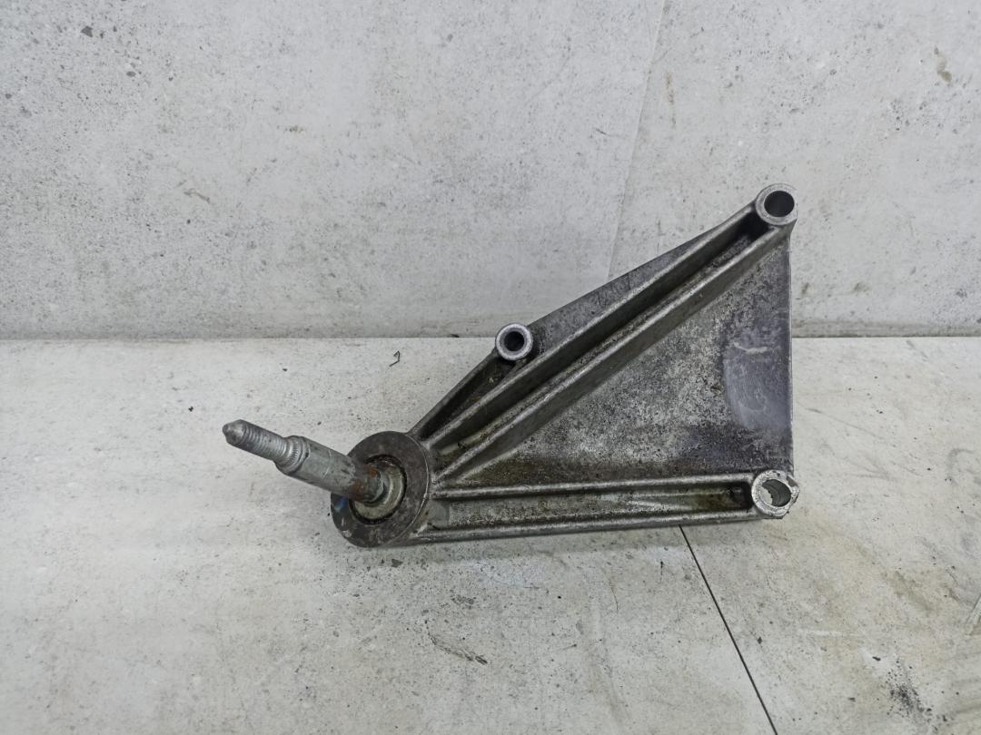 кронштейн двигателя Renault Laguna 2 поколение 2003, 8200000023 - фото №1