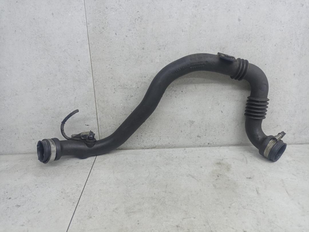 патрубок интеркулера Renault Clio 3 поколение 2007, 1.5 л., 8200527669, 8200469372 - фото №1