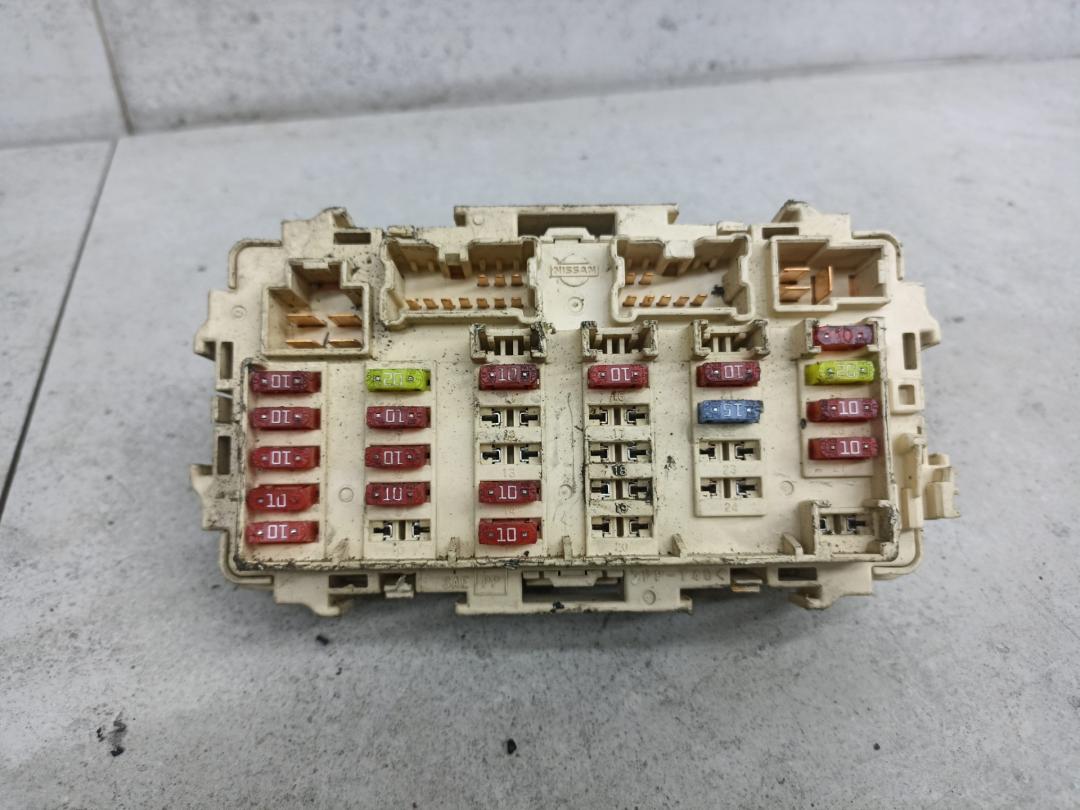 блок предохранителей Nissan X-Trail T30 2004, 243508H700 - фото №1