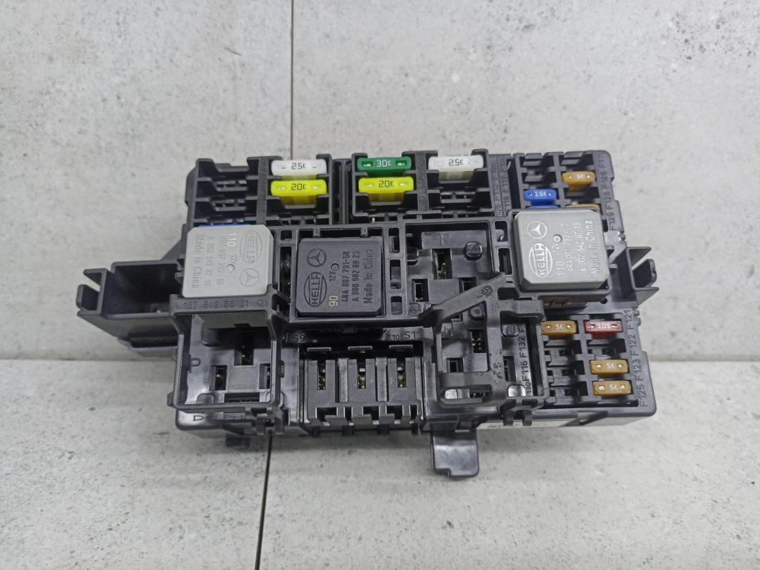 блок предохранителей Mercedes-Benz GLC Coupe C253 2019, A1679067303 - фото №1