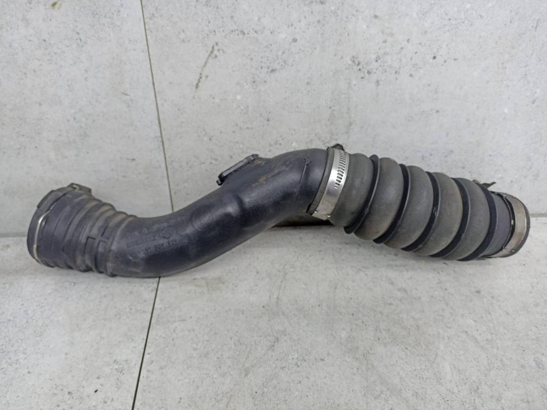 патрубок интеркулера Renault Clio 3 поколение 2008, 1.5 л., 8200296596 - фото №1