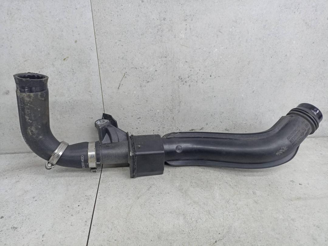 патрубок интеркулера Renault Clio 3 поколение 2008, 1.5 л., 8200296596 - фото №1