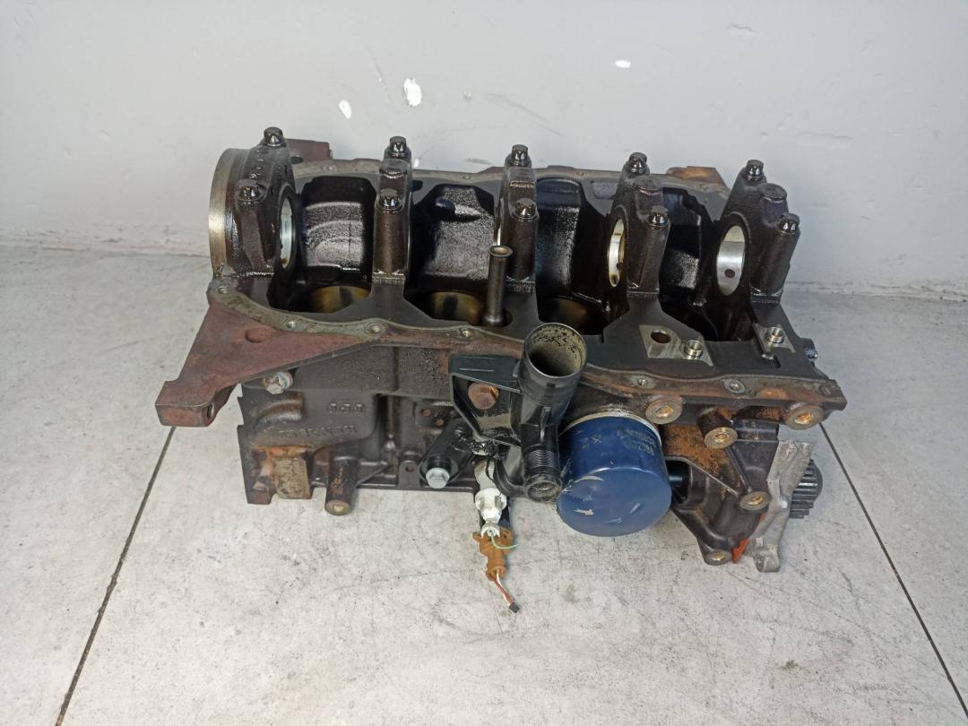 блок цилиндров Renault Laguna 3 поколение 2011, 1.6 л., K4MF824 - фото №1