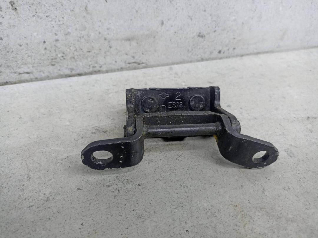 петля двери Nissan Qashqai 1 поколение 2008, 82401AV630 - фото №1