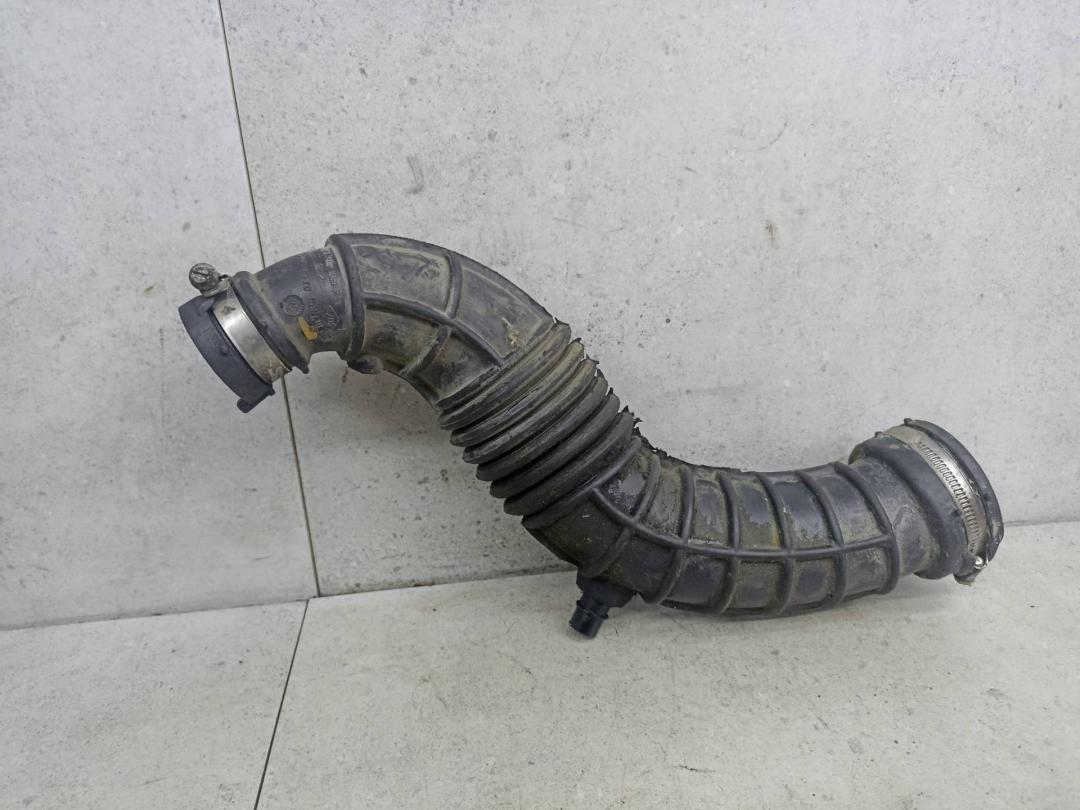 патрубок интеркулера Renault Scenic 3 поколение 2010, 8200750731 - фото №1