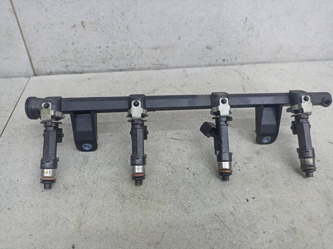 топливная рампа Renault Logan 1 поколение (2004 - 2009), 8200494284 - фото №1