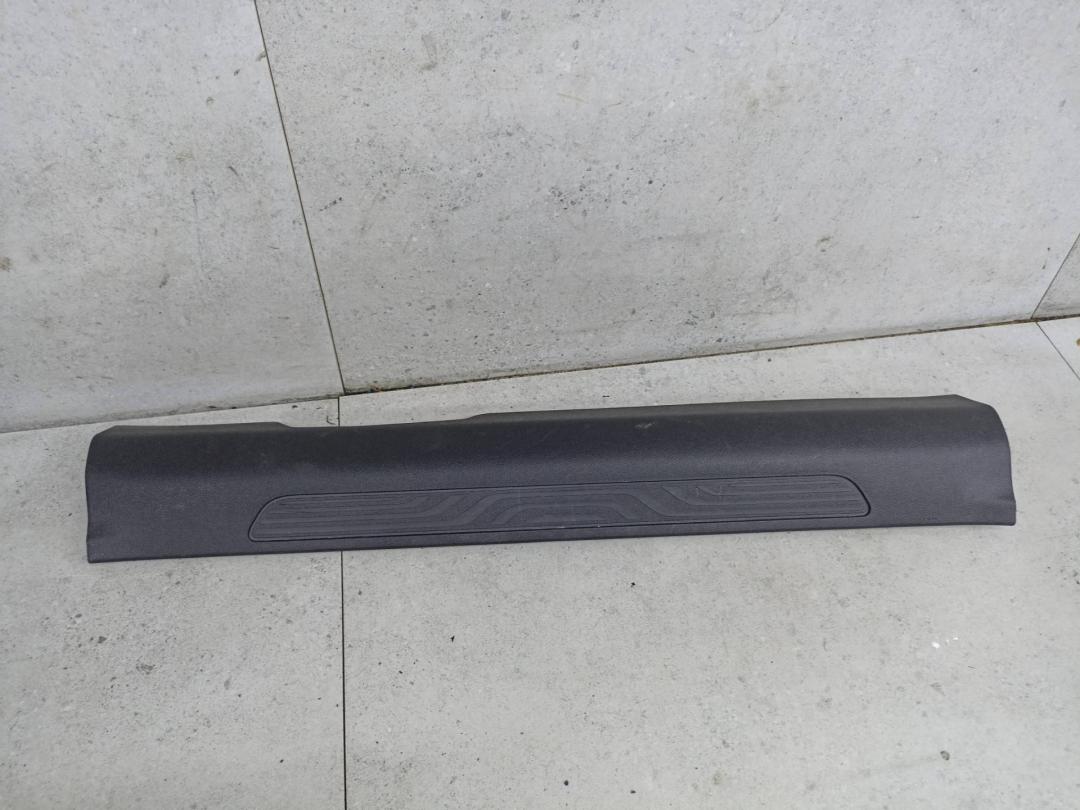 накладка на порог внутренняя Renault Kadjar 1 поколение 2018, 769512852R - фото №1