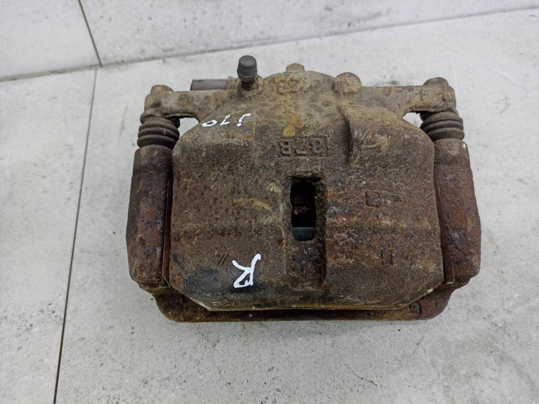 суппорт передний правый Nissan Qashqai 1 поколение 2009, 41001JD00A - фото №1