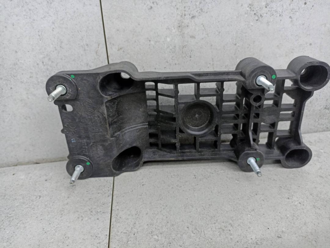 кронштейн (крепление) Renault Kadjar 1 поколение 2017, 349042026R - фото №1