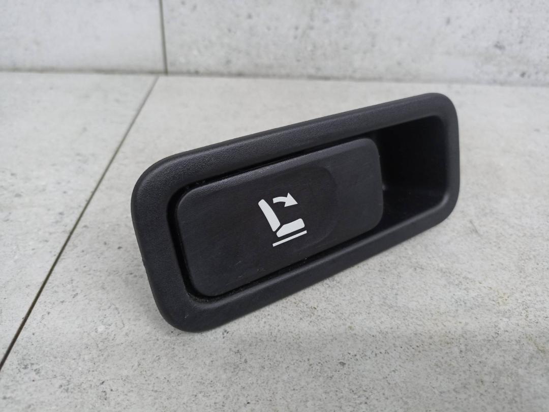 ручка ( кнопка ) складывания сиденья Renault Kadjar 1 поколение 2017, 886458757R - фото №1