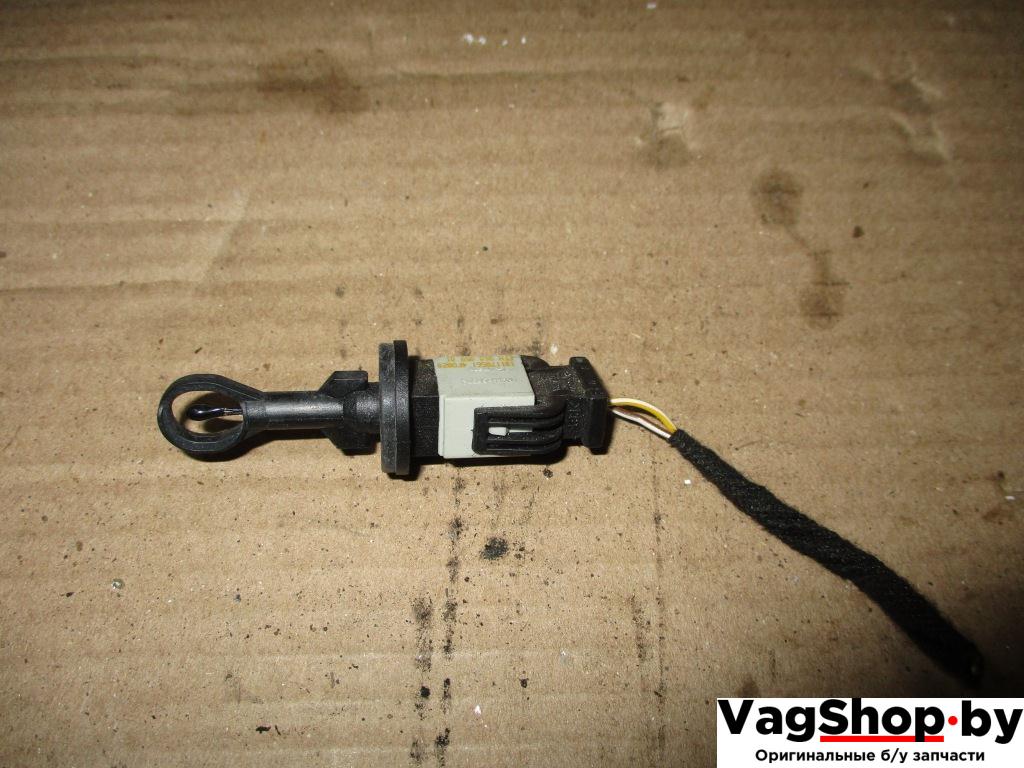 датчик температуры Audi A6 4F/C6 2006, 3.2 л., FSI, AUK, бензин, АКПП, зеленый, седан, полный привод, 4F0820539 - фото №1