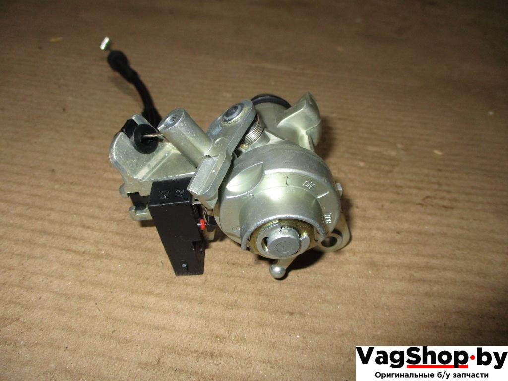 личинка дверного замка Audi A6 4F/C6 2006, 3.2 л., FSI, AUK, бензин, АКПП, зеленый, седан, полный привод, 8E0827573A - фото №1