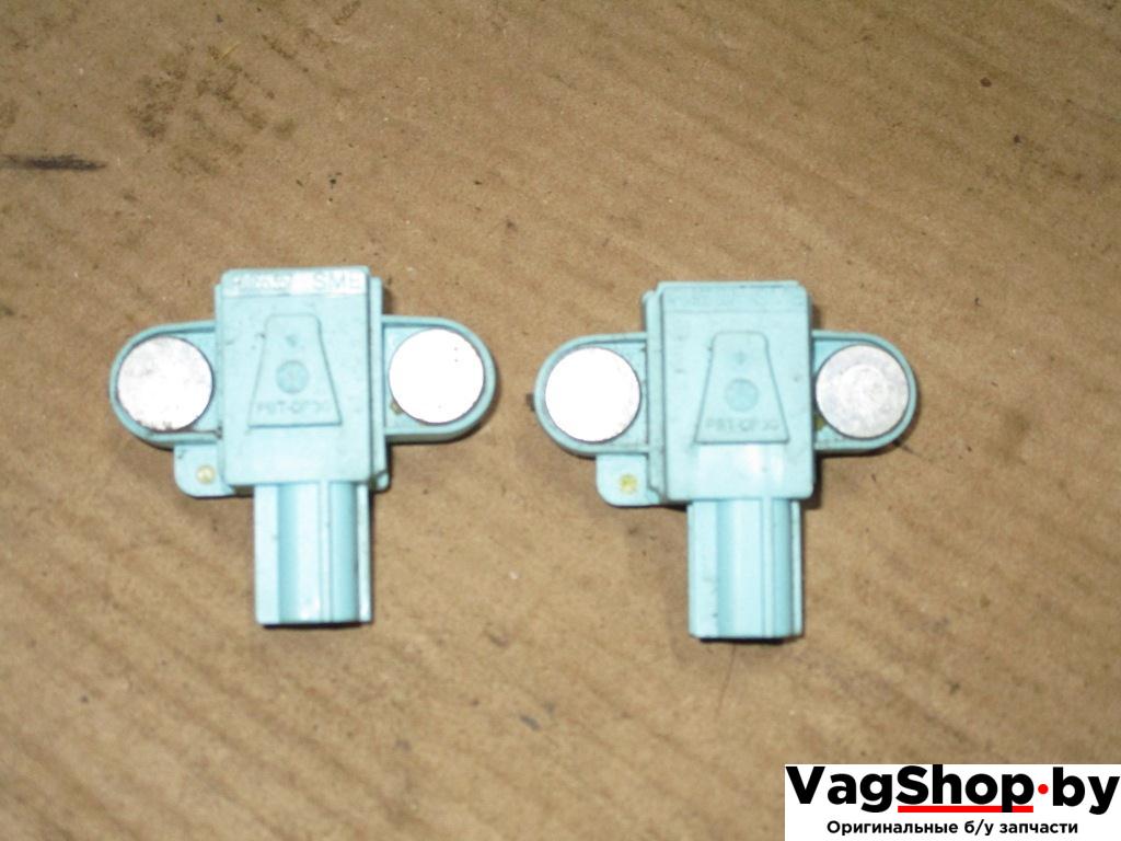 датчик удара Audi A6 4F/C6 2006, 3.2 л., FSI, AUK, бензин, АКПП, зеленый, седан, полный привод, 4F0955557 - фото №1