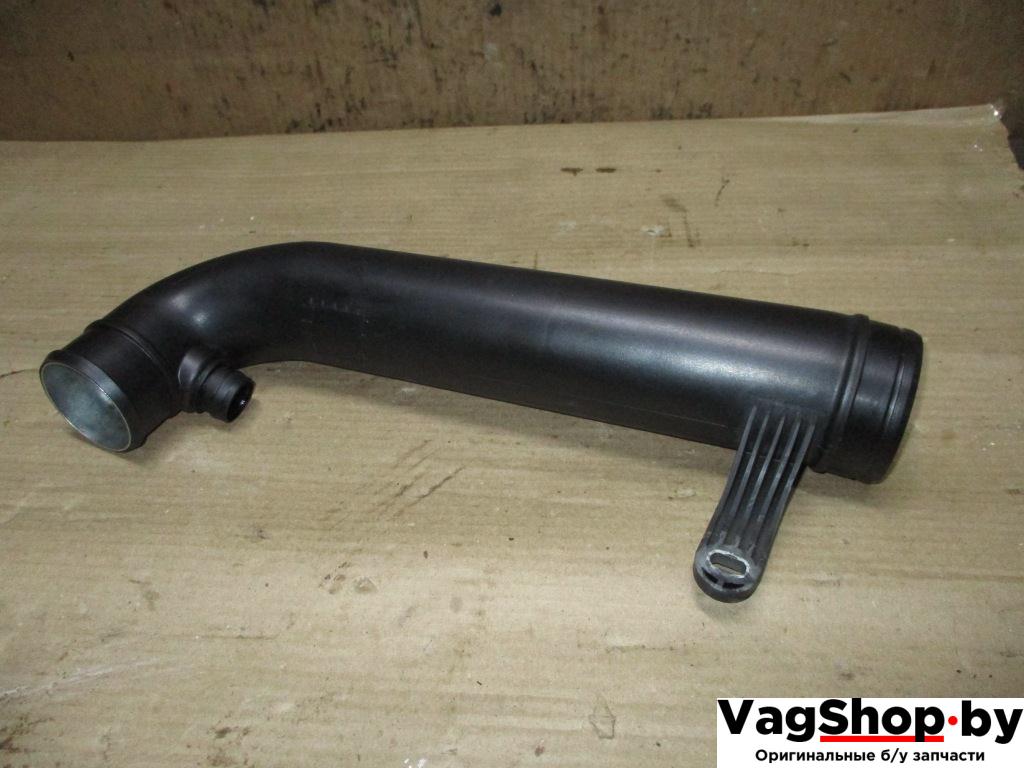 патрубок интеркулера Volkswagen Passat B6 2008, 2.0 л., TSI, CAW, бензин, АКПП, белый, универсал, передний привод, 1K0129654AR, 1K0129656AK - фото №1