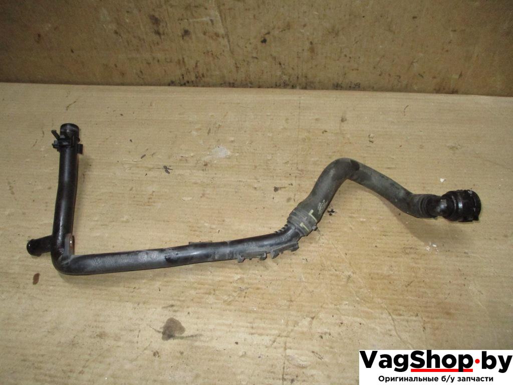 трубка охлаждающей жидкости Volkswagen Golf 6 поколение 2012, 1.6 л., TDi, CAY, дизель, МКПП, красный, хетчбэк 5 дв., передний привод, 03L121065AJ - фото №1