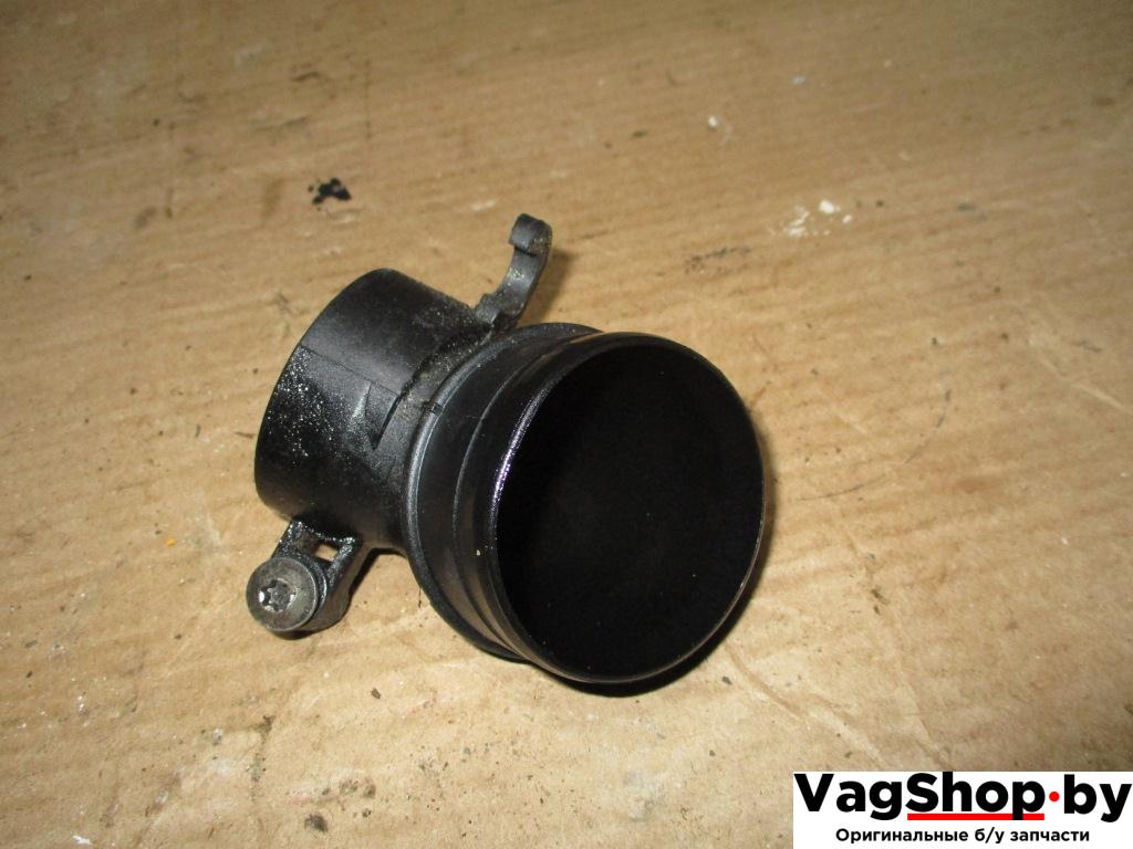 патрубок турбины Volkswagen Golf 6 поколение 2012, 1.6 л., TDi, CAY, дизель, МКПП, красный, хетчбэк 5 дв., передний привод, 3C0129635 - фото №1