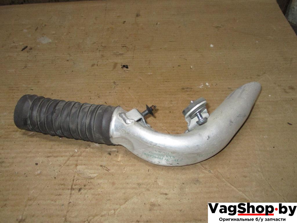 воздухозаборник Volkswagen Golf 6 поколение 2012, 1.6 л., TDi, CAY, дизель, МКПП, красный, хетчбэк 5 дв., передний привод, 1K0129565AC - фото №1