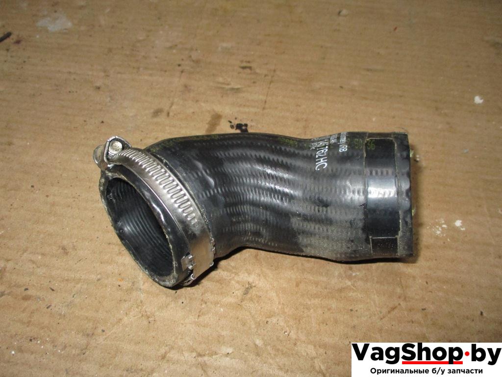 патрубок интеркулера Volkswagen Golf 6 поколение 2012, 1.6 л., TDi, CAY, дизель, МКПП, красный, хетчбэк 5 дв., передний привод, 1K0145838AH, 1K0145762HC - фото №1