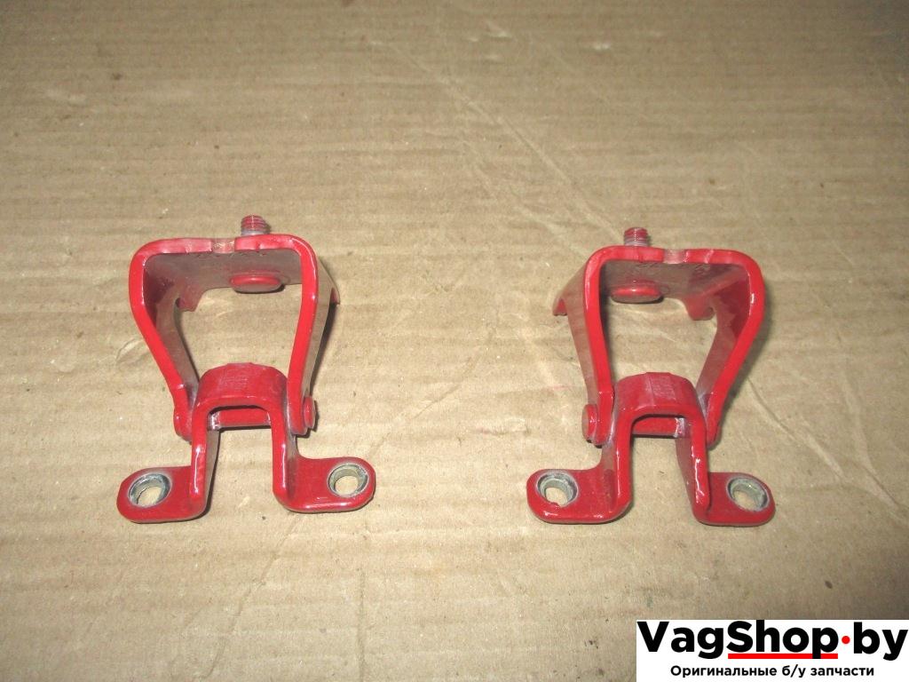 петля крышки багажника Volkswagen Golf 6 поколение 2012, 1.6 л., TDi, CAY, дизель, МКПП, красный, хетчбэк 5 дв., передний привод, 5K6827301A - фото №1