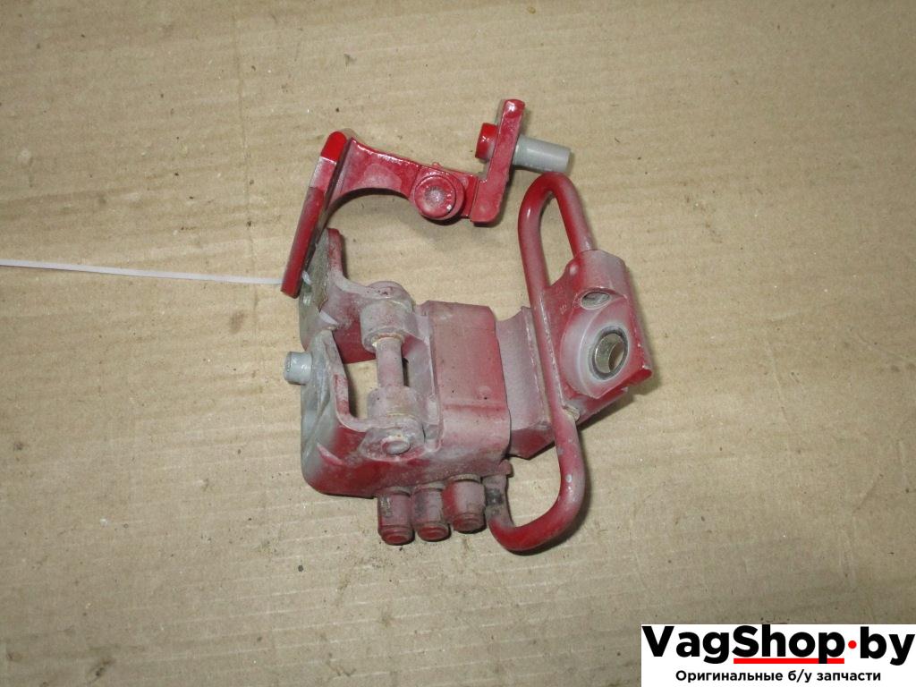 петля двери Volkswagen Golf 6 поколение 2012, 1.6 л., TDi, CAY, дизель, МКПП, красный, хетчбэк 5 дв., передний привод - фото №1