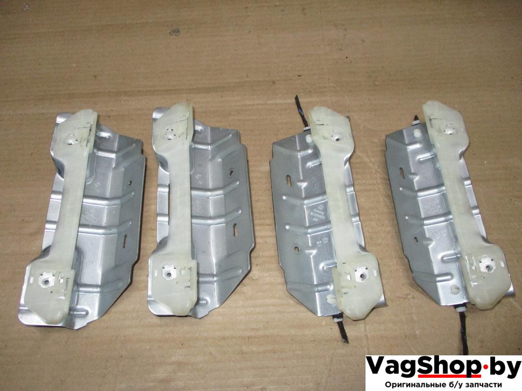 кронштейн (крепление) Volkswagen Golf 6 поколение 2012, 1.6 л., TDi, CAY, дизель, МКПП, красный, хетчбэк 5 дв., передний привод, 1K0858687G, 1K0858687H - фото №1