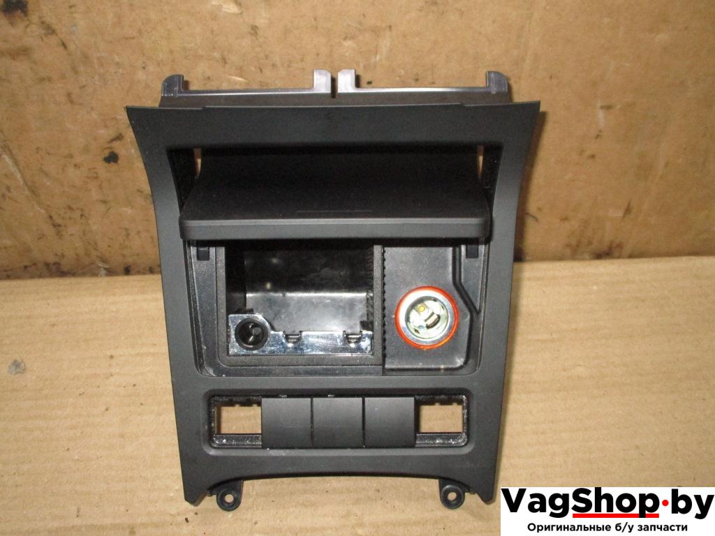 пепельница Volkswagen Golf 6 поколение 2012, 1.6 л., TDi, CAY, дизель, МКПП, красный, хетчбэк 5 дв., передний привод, 5K0863475A - фото №1