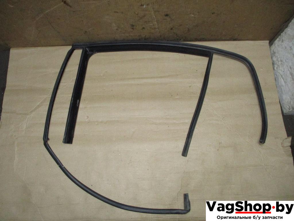 направляющая стекла Volkswagen Golf 6 поколение 2012, 1.6 л., TDi, CAY, дизель, МКПП, красный, хетчбэк 5 дв., передний привод, 5K6839431E, 5K6839432E - фото №1