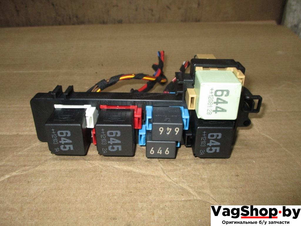 блок реле Volkswagen Golf 6 поколение 2012, 1.6 л., TDi, CAY, дизель, МКПП, красный, хетчбэк 5 дв., передний привод, 1K1937503A - фото №1