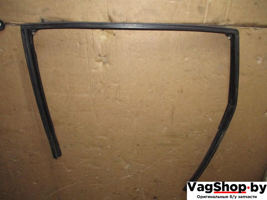 направляющая стекла Audi Q7 4L 2008, 3.6 л., FSI, BHK, бензин, АКПП, черный, внедорожник 5 дв., полный привод, 4L0839439B, 4L0839440B - фото №1