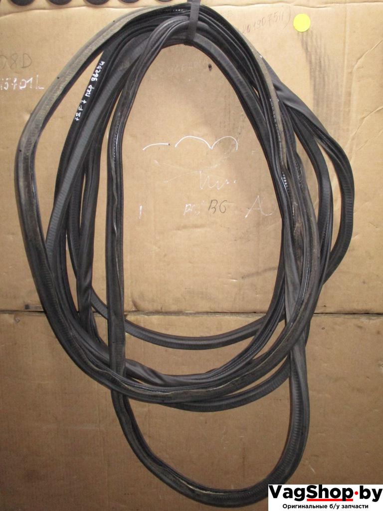 уплотнитель Volkswagen Touareg 2 поколение 2013, 3.6 л., FSI, CGR, бензин, АКПП, серый, внедорожник 5 дв., полный привод, 7P0867365F, 7P6827705 - фото №1