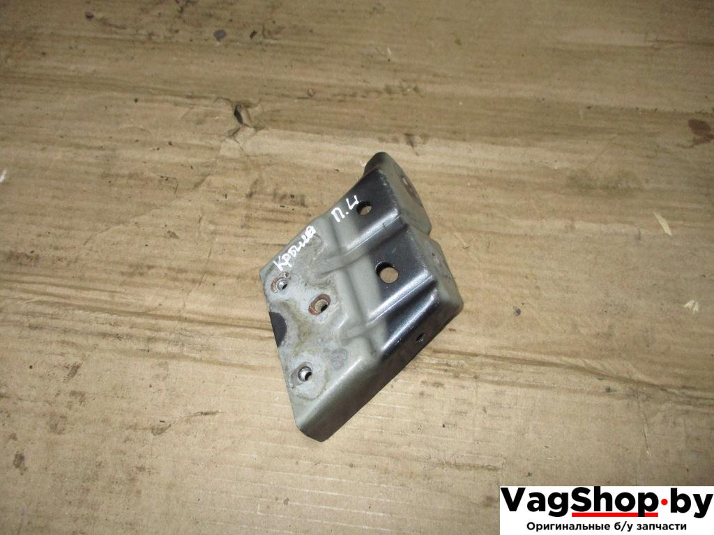 крепление ( кронштейн ) крыла Volkswagen Touareg 2 поколение 2013, 3.6 л., FSI, CGR, бензин, АКПП, серый, внедорожник 5 дв., полный привод, 7P6821151A - фото №1