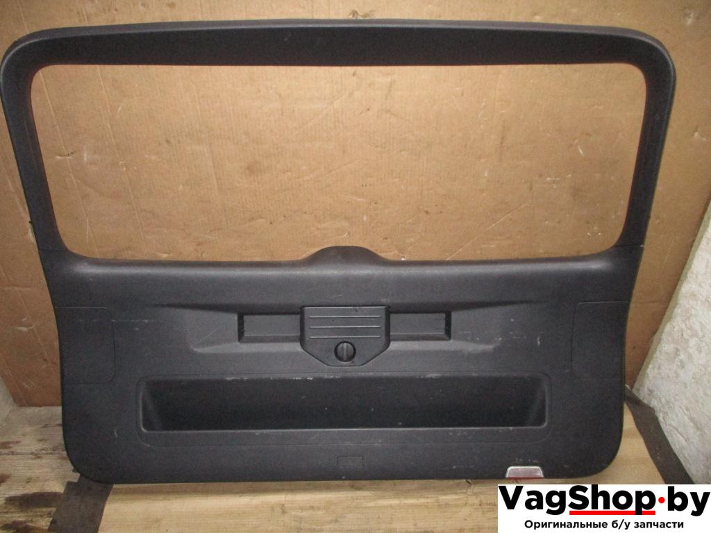 обшивка крышки багажника Volkswagen Touareg 2 поколение 2013, 3.6 л., FSI, CGR, бензин, АКПП, серый, внедорожник 5 дв., полный привод, 7P6867601A, 7P6867603 - фото №1