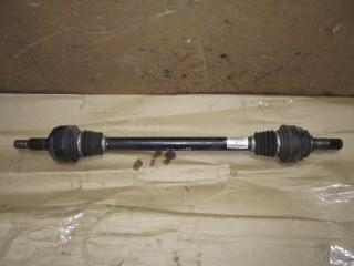 полуось задняя (приводной вал, ШРУС) Volkswagen Touareg 2 поколение 2013, 3.6 л., FSI, CGR, бензин, АКПП, серый, внедорожник 5 дв., полный привод, 7P0501201G