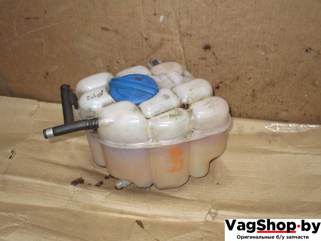 бачок расширительный Volkswagen Touareg 2 поколение 2013, 3.6 л., FSI, CGR, бензин, АКПП, серый, внедорожник 5 дв., полный привод, 7P0121407 - фото №1