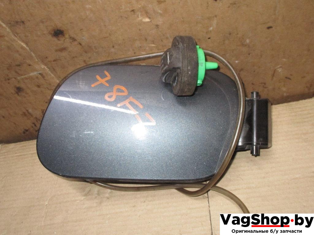 лючок топливного бака Volkswagen Touareg 2 поколение 2013, 3.6 л., FSI, CGR, бензин, АКПП, серый, внедорожник 5 дв., полный привод, 7P6809857, 7P6809909 - фото №1