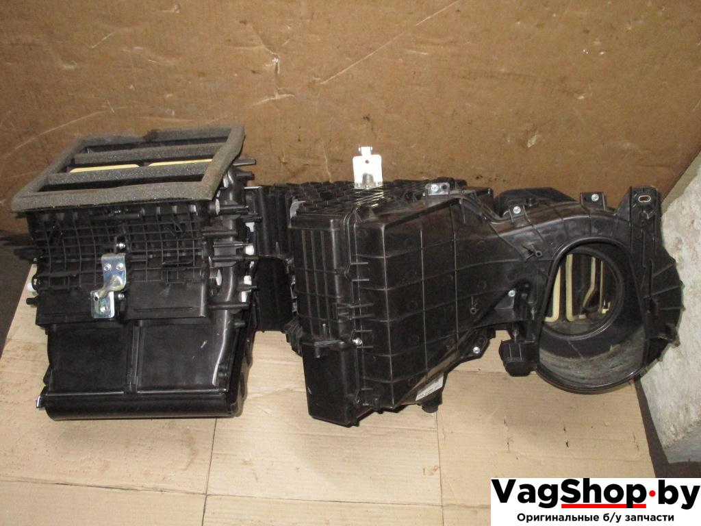 корпус отопителя (печки) Volkswagen Touareg 2 поколение 2013, 3.6 л., FSI, CGR, бензин, АКПП, серый, внедорожник 5 дв., полный привод, 7P1820005L - фото №1