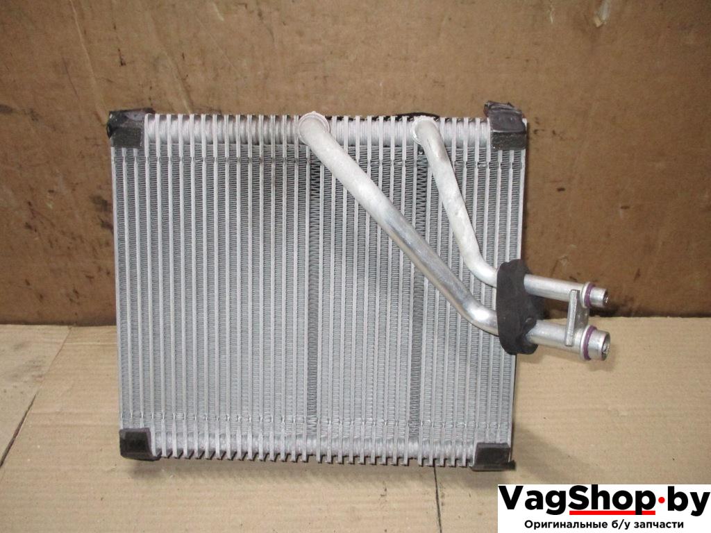 испаритель кондиционера Volkswagen Touareg 2 поколение 2013, 3.6 л., FSI, CGR, бензин, АКПП, серый, внедорожник 5 дв., полный привод, 7P0820101 - фото №1