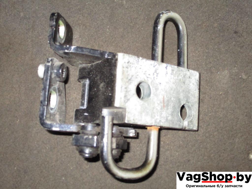 петля двери Volkswagen Golf Plus 1 поколение 2006, 2.0 л., TDi, BKD, дизель, МКПП, черный, хетчбэк 5 дв., передний привод, 1K4833411K - фото №1