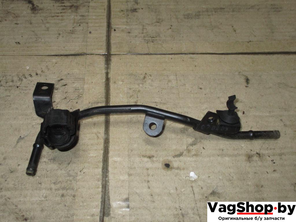 трубка охлаждающей жидкости Volkswagen Golf Plus 1 поколение 2006, 2.0 л., TDi, BKD, дизель, МКПП, черный, хетчбэк 5 дв., передний привод, 1K0121070F - фото №1