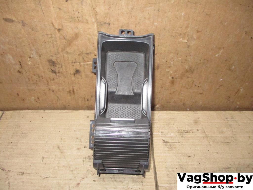 бардачок Volkswagen Golf Plus 1 поколение 2006, 2.0 л., TDi, BKD, дизель, МКПП, черный, хетчбэк 5 дв., передний привод, 5M0862534D - фото №1