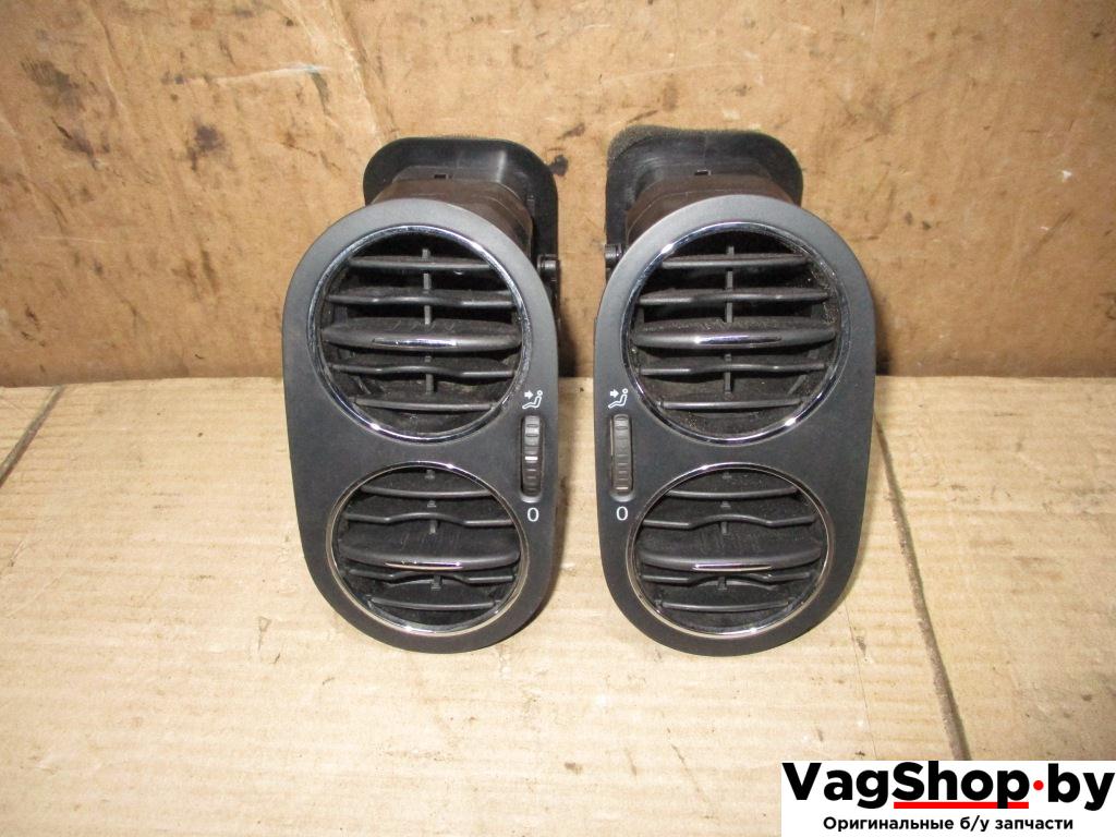 дефлектор обдува салона Volkswagen Golf Plus 1 поколение 2006, 2.0 л., TDi, BKD, дизель, МКПП, черный, хетчбэк 5 дв., передний привод, 5M0819703D, 5M0819709 - фото №1