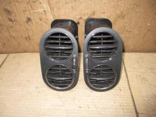 дефлектор обдува салона Volkswagen Golf Plus 1 поколение 2006, 2.0 л., TDi, BKD, дизель, МКПП, черный, хетчбэк 5 дв., передний привод, 5M0819703D, 5M0819709