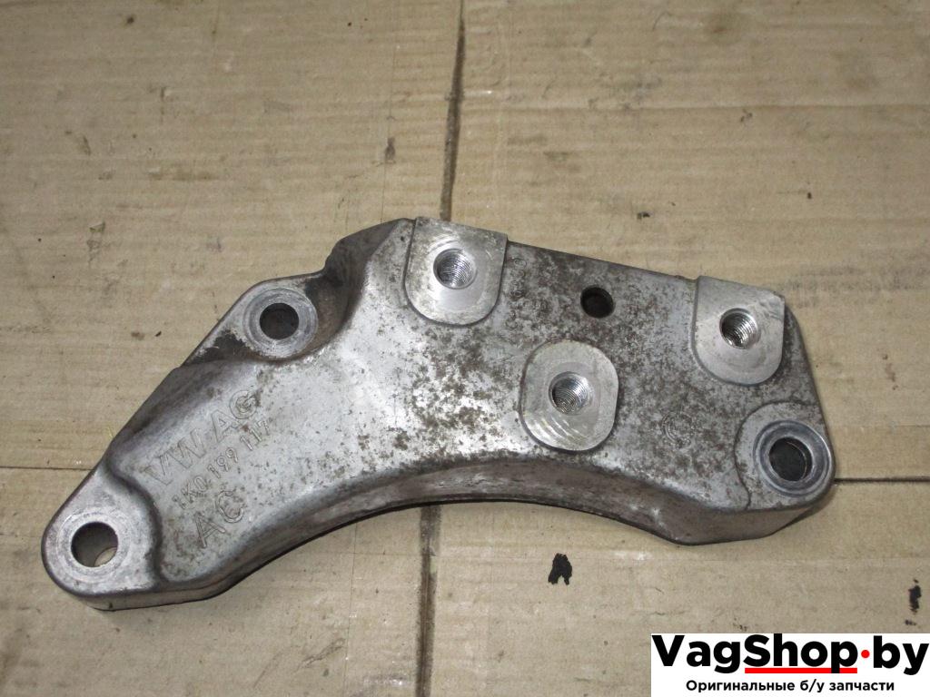 кронштейн КПП Volkswagen Passat B6 2007, 2.0 л., TDi, BMP, дизель, МКПП, черный, универсал, полный привод, 1K0199117AD - фото №1