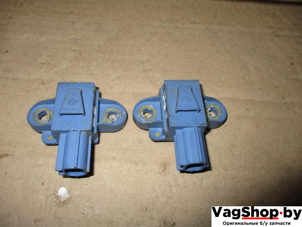 датчик удара Volkswagen Passat B6 2007, 2.0 л., TDi, BMP, дизель, МКПП, черный, универсал, полный привод, 1K0955557A - фото №1