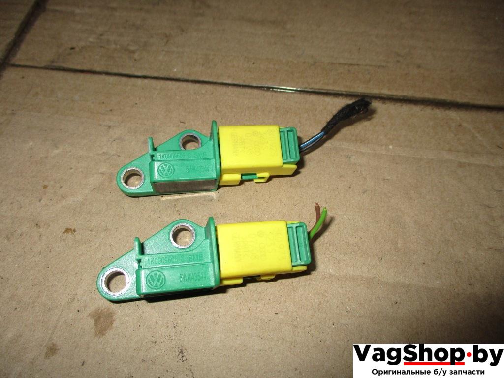 датчик удара Audi A4 B8/8K 2009, 1.8 л., TFSI, CDH, бензин, МКПП, черный, седан, передний привод, 1K0909606C - фото №1